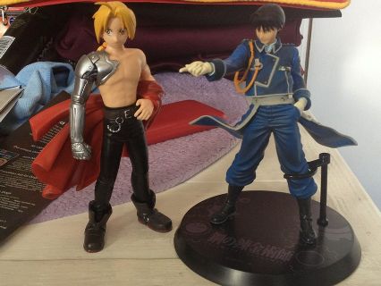 roy mustang statue