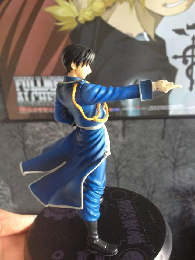 roy mustang statue